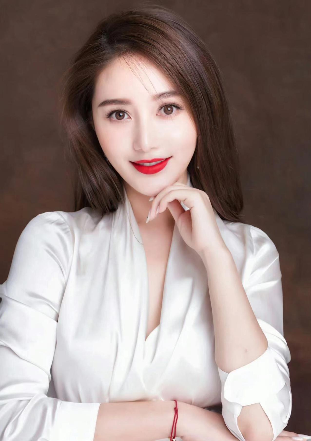 榛勬檽鏄庡張鍜岀化闂诲コ鍙嬪悓妗嗕簡,榛勬檽鏄庝笌缁椈濂冲弸鍚屾鐜拌韩鐓х墖