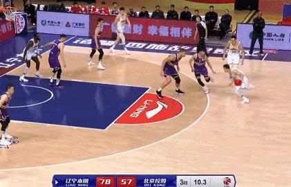 辽宁新外援桑普森集锦,桑普森辽宁暴扣任骏飞