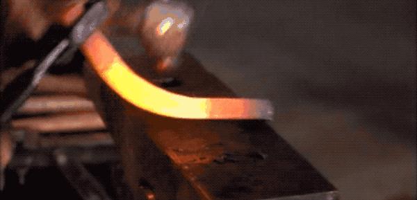 马为什么要钉马蹄铁,给马钉马蹄铁的视频