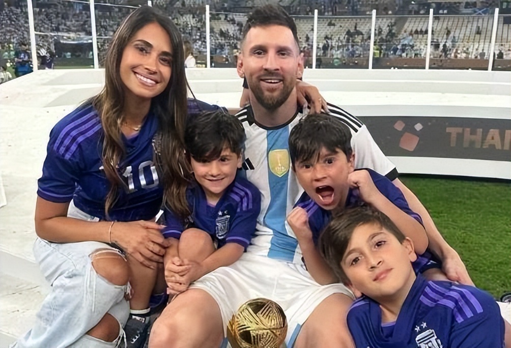 梅西从侏儒症到成为一代球王,梅西从贫民窟里走出的侏儒症