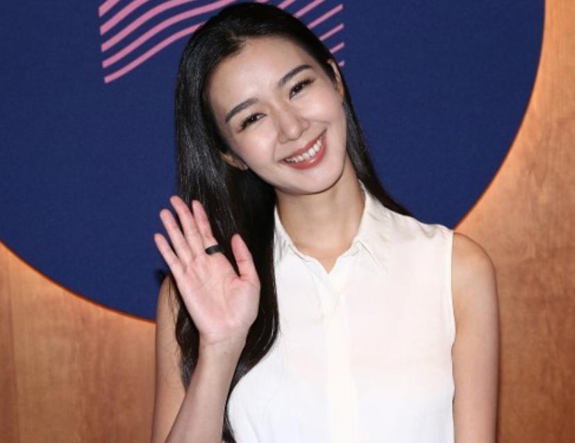 昔日颜值身材顶呱呱的港姐冠军,30岁港姐冠军晒游泳靓照