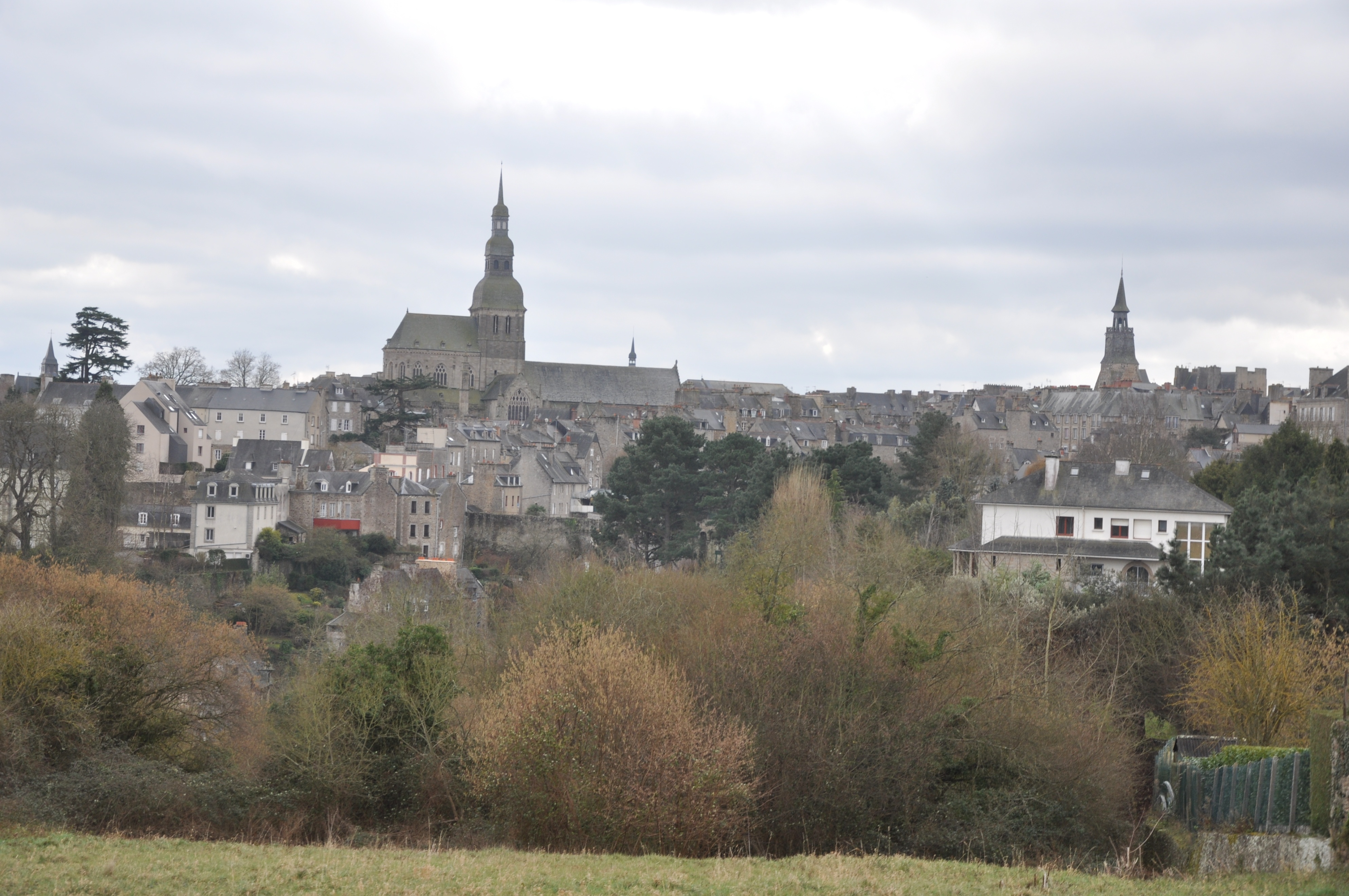迪南：凝固中世纪法国，时光回到布列塔尼荣耀，半木结构建筑如画