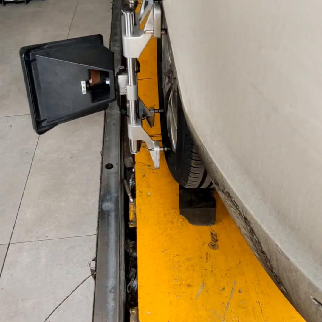 北京四轮定位名图,北京专业汽车四轮定位