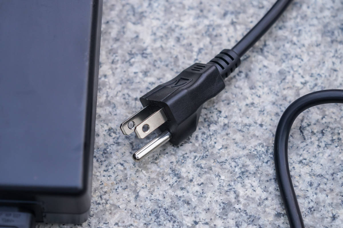 金威澎全兼容快充10000mah,支持80w无线充电