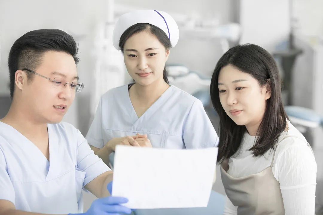 女人胸部下垂用力按摩能恢复么,乳腺增生按摩法和治疗法