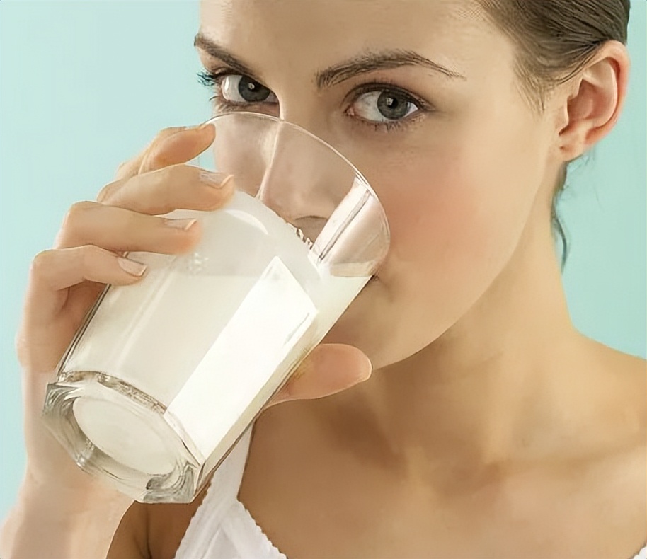 喝牛奶会得肝癌乳腺癌吗,喝牛奶会导致乳腺癌和肝癌吗