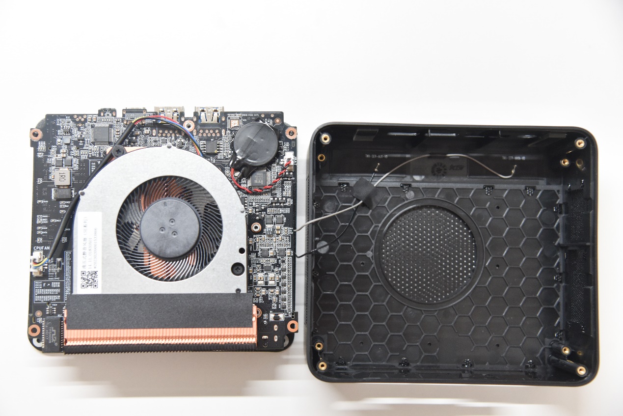 放弃台式，巴掌大零刻SER55500U打造简洁桌面，性能不输传统电脑