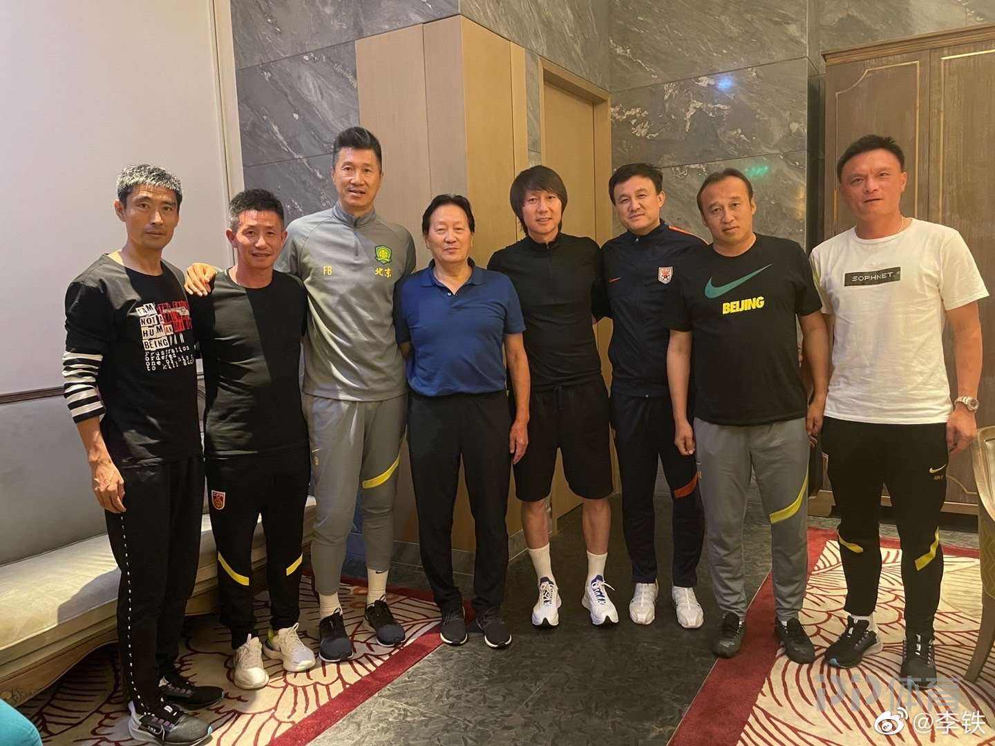 国足前主帅被带走调查超1个月，三人落网！李铁事件全盘整理如下