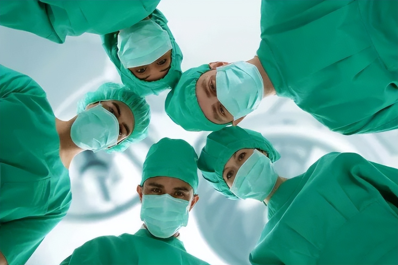 一台10万的手术医生拿多少,手术室主刀医生一般能拿多少钱