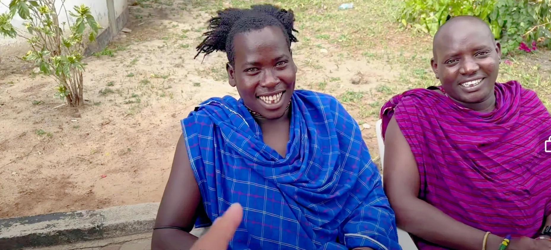 木头头遇到困难，为报答马赛保镖救命之恩，小五要带着他们做生意