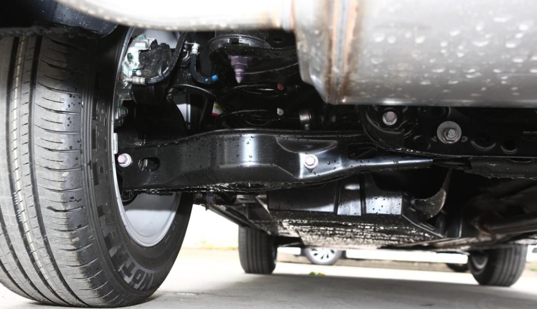 热门SUV丰田RAV4荣放，优缺点如何，老司机告诉你