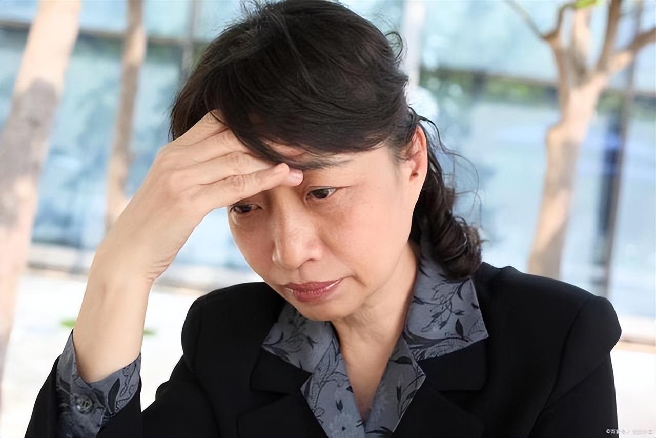 离家出走8年的堂妹突然联系我，一再强调不能把她信息透露给小叔