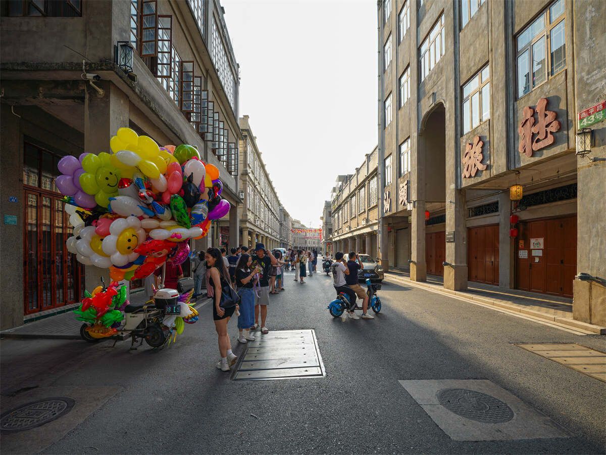 潮州腾瑞皇冠假日酒店客房,潮州腾瑞皇冠假日酒店旁边小区