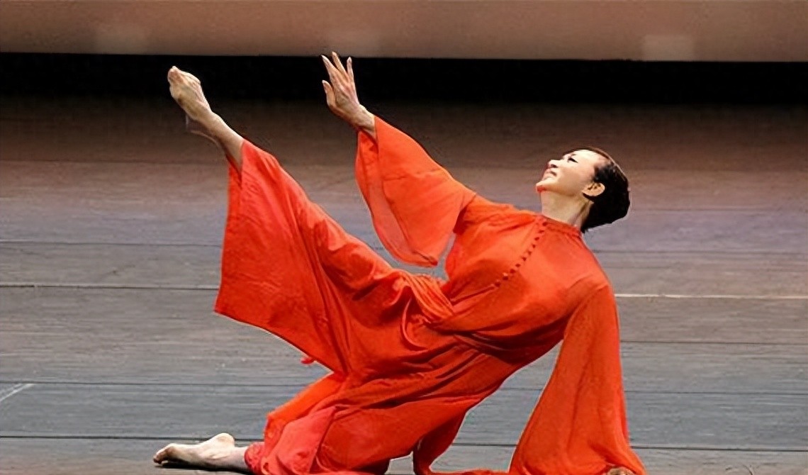 做完变性手术后的金星，在和女人一起洗澡时，会动心吗？