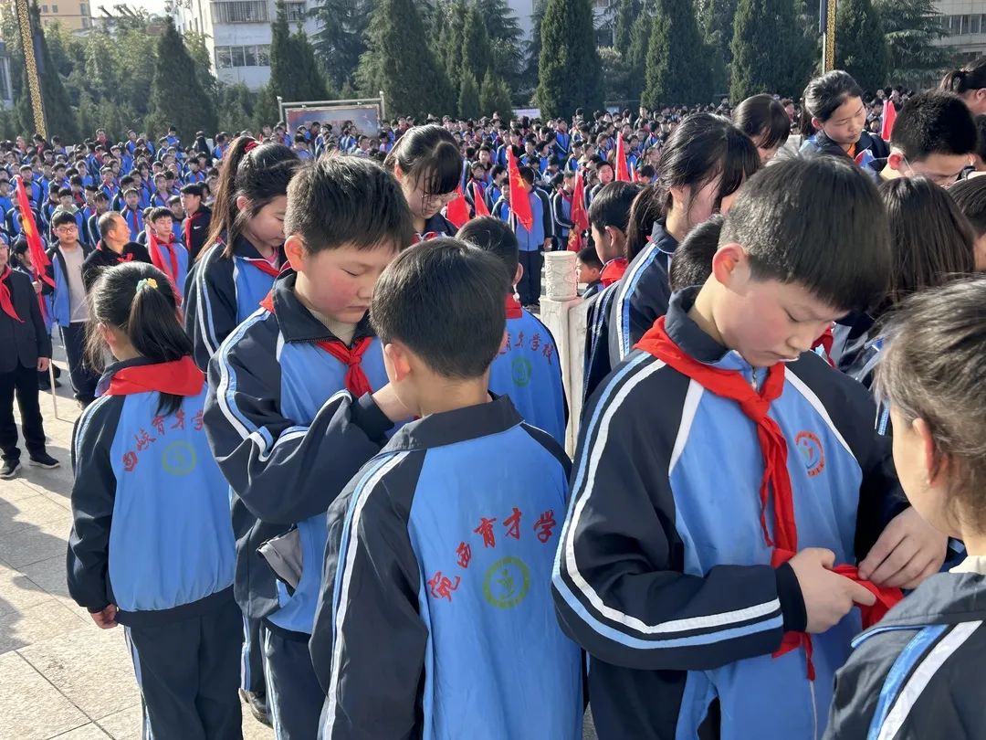 惠文育才学校清明祭扫,清明寄哀思缅怀先烈传承红色基因