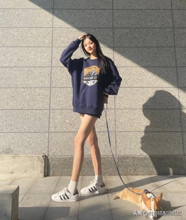 显腿长又不露腿的卫衣穿搭,卫衣长款显瘦搭配打底裤高档炸街