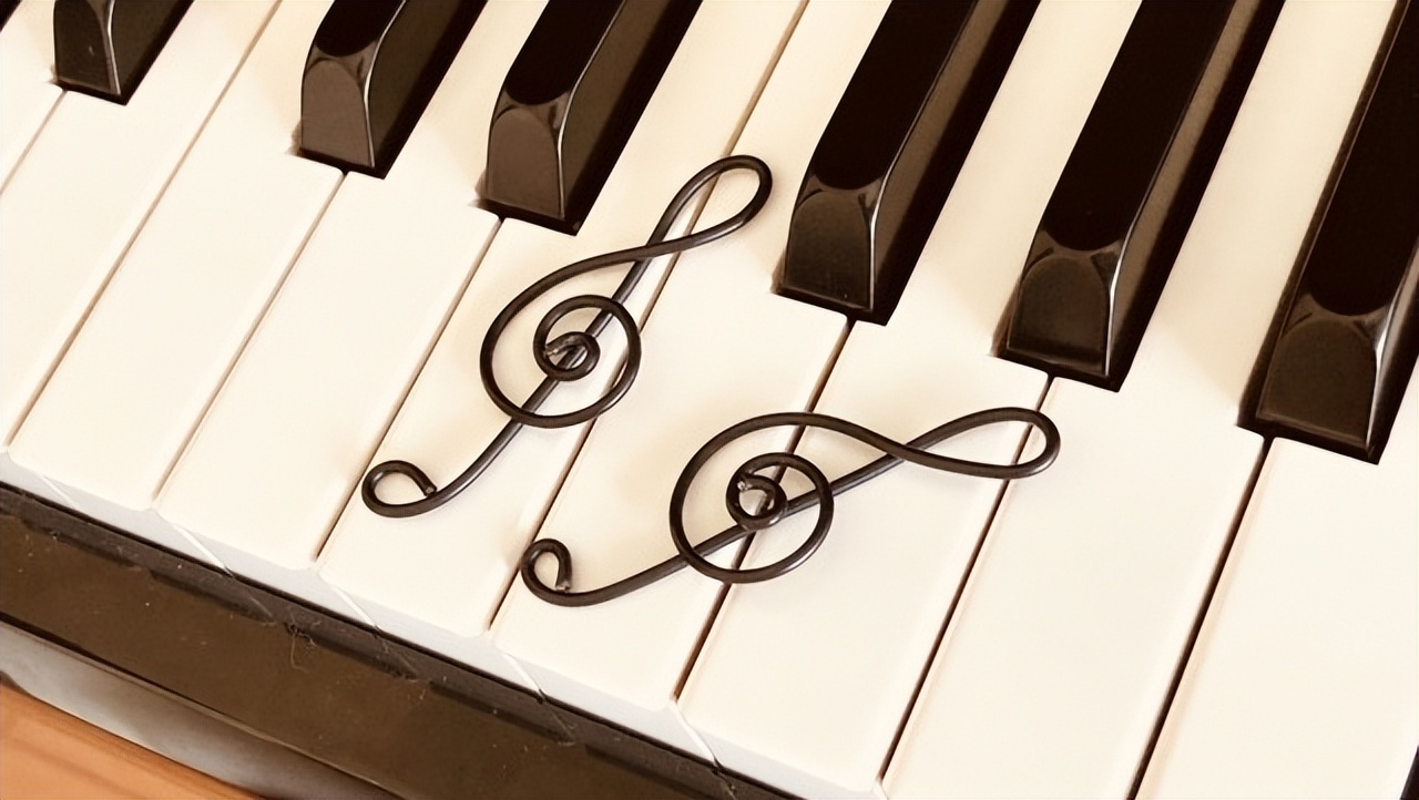 电钢琴和钢琴有什么区别哪个更好,电钢琴的音色哪一种更适合钢琴