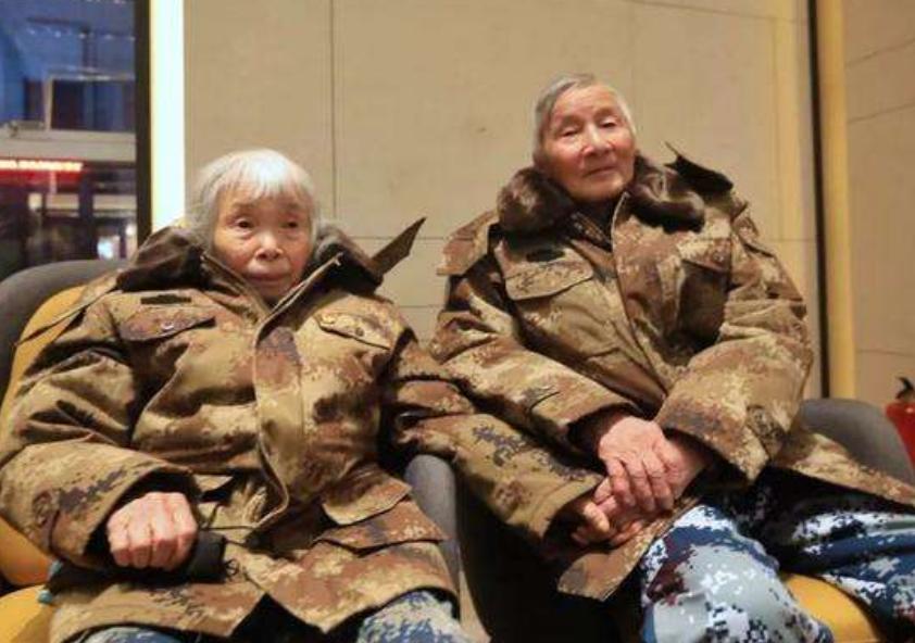 80岁老太捐款5万被劝回,老人转账300万被银行报警真相感人