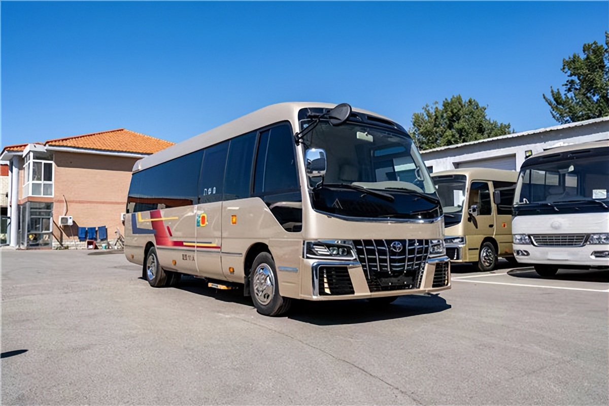 金龙考斯特和丰田考斯特,九龙考斯特和丰田考斯特的区别