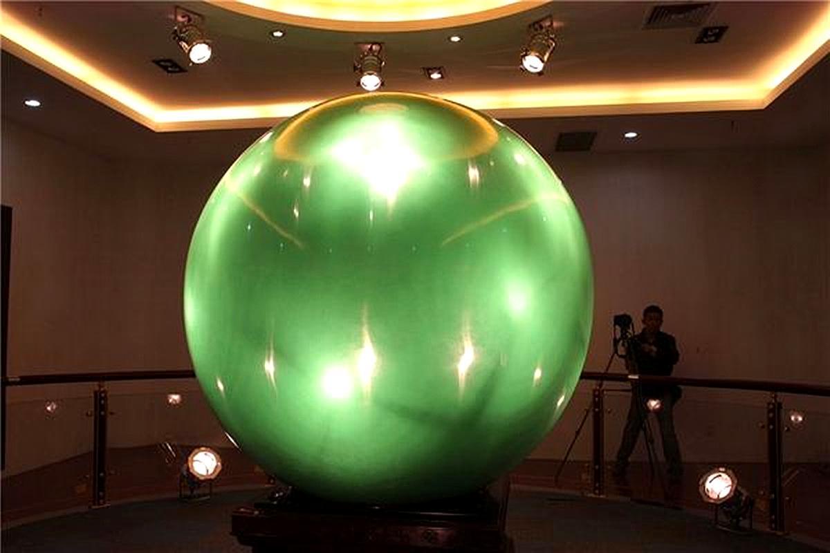 陕西男子挖到夜明珠如今成了路灯,夜明珠26亿路灯