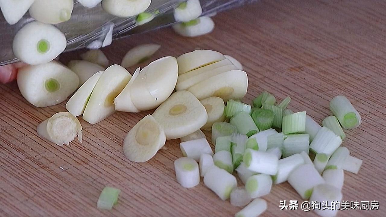 做猪肉丸子一斤肉放多少玉米淀粉,炸猪肉丸子的做法和配方的全过程