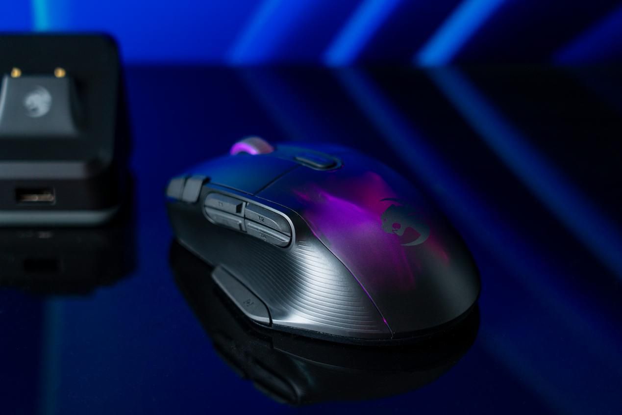 专业操控也可以很RGB冰豹KoneXPAir无线游戏鼠标体验