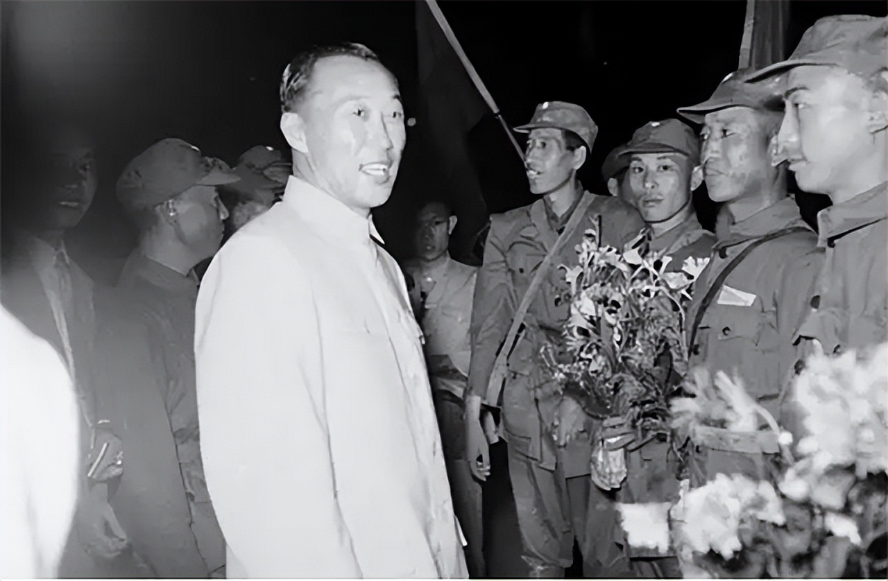 被抛弃的3000国军残部，留下6万后*开代**发美斯乐：店铺招牌是中文