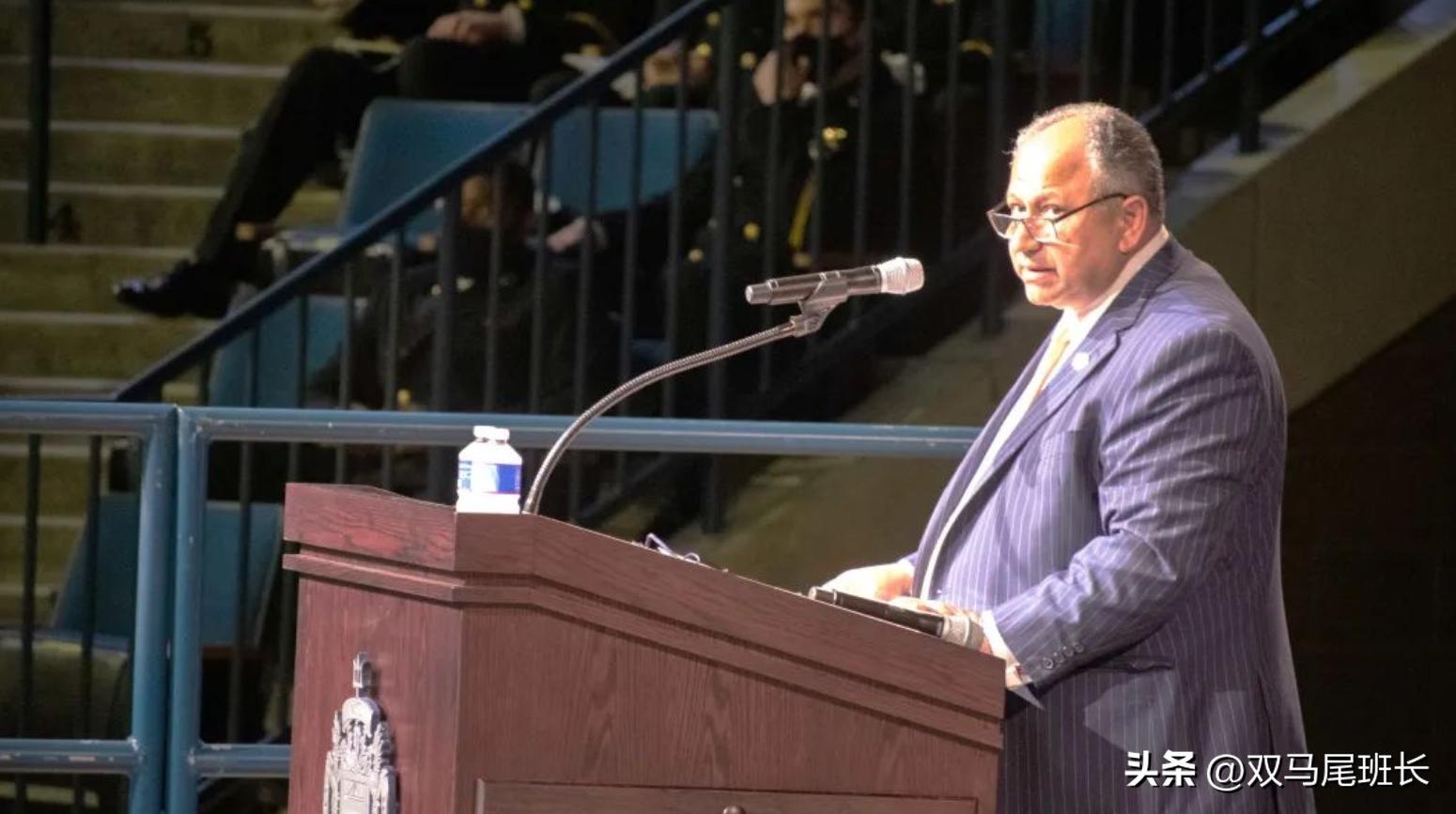 急眼了！中东土豪看上中国052D，美军部长破口大骂：他们船有问题