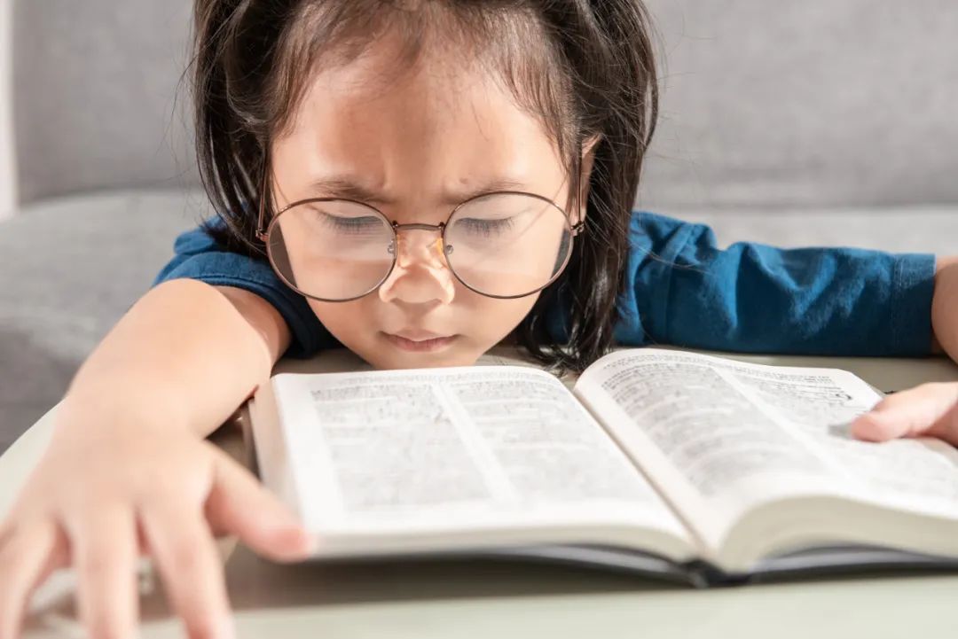 9周岁儿童近视最佳防控是多少度,4岁多孩子近视1百多度怎么办