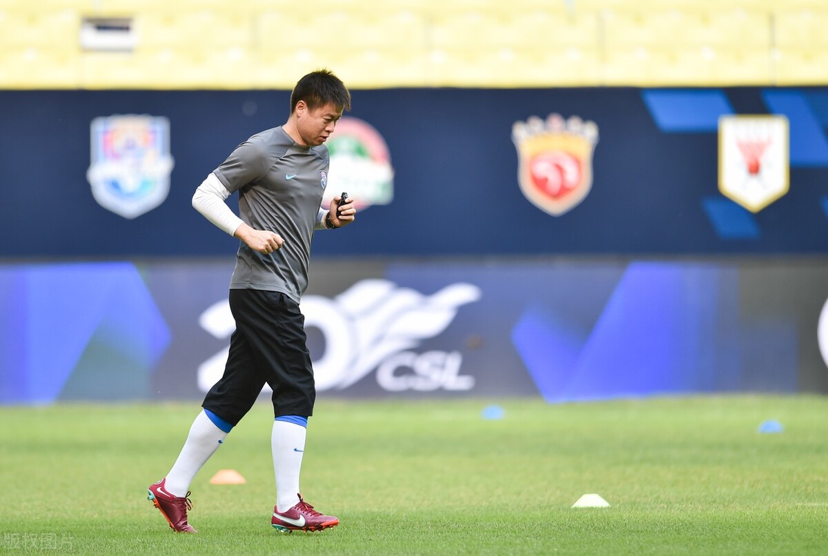 天津津门虎球员穿什么球鞋，于根伟又穿过哪些球鞋呢，看我来盘点