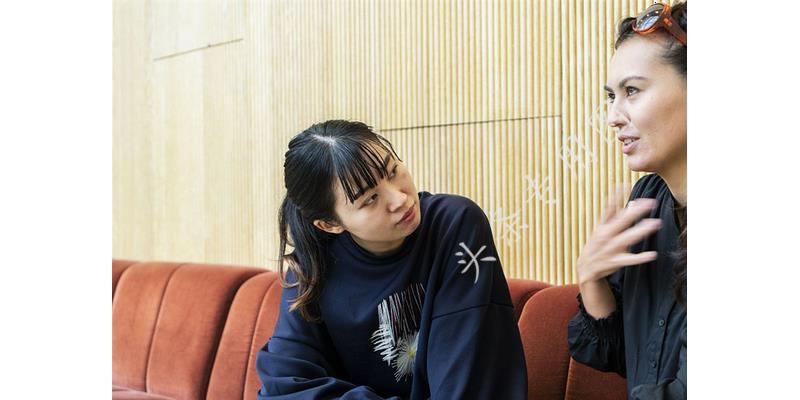 婆婆帮小姑子带孩子住我们家,婆婆带孙子照顾瘫痪老人