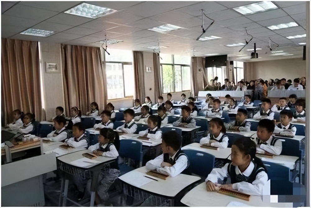 内蒙古6岁女孩破格入伍，国家承担全部费用，能力碾压敌方一个师