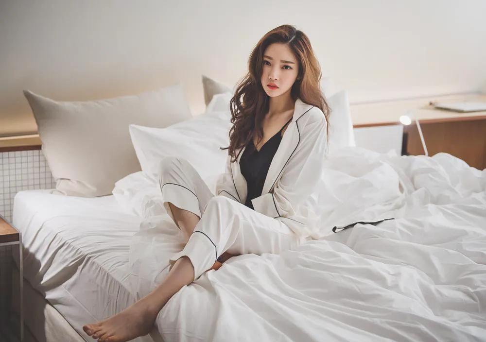 进男厕所幽默笑话,女生喝酒喝多了幽默笑话