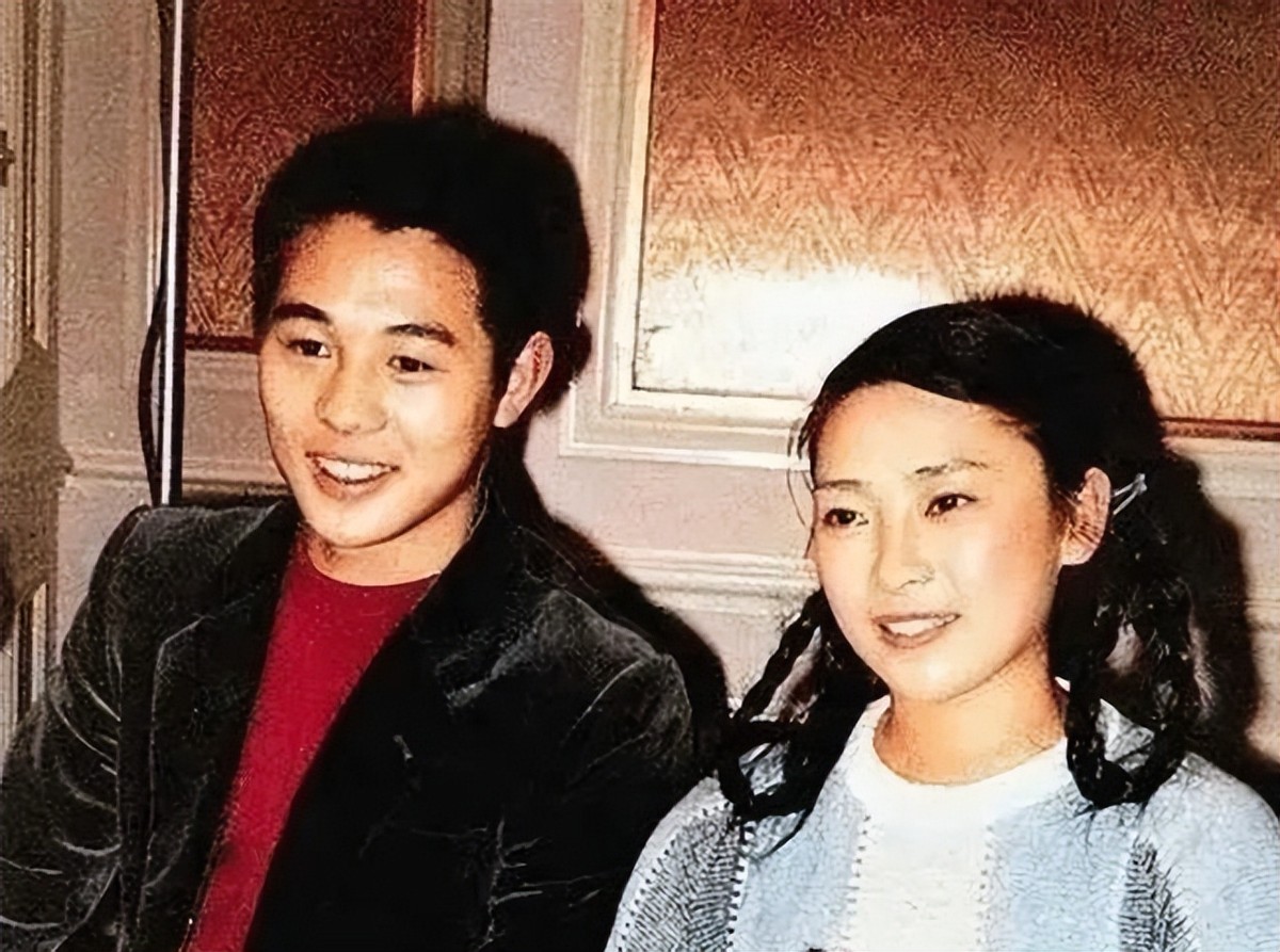 黄秋燕和李连杰有几个孩子,黄秋燕的两个女儿还认李连杰吗