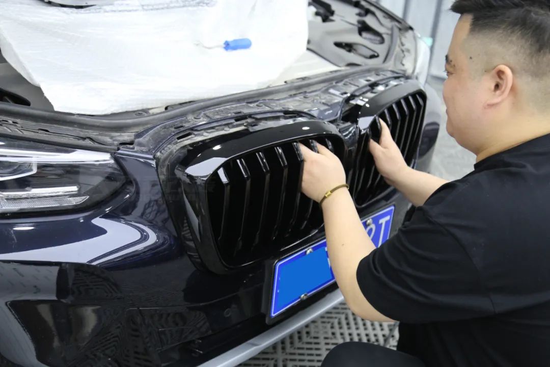 宝马x3改亮黑中网多少钱,宝马x3豪华版亮条改黑