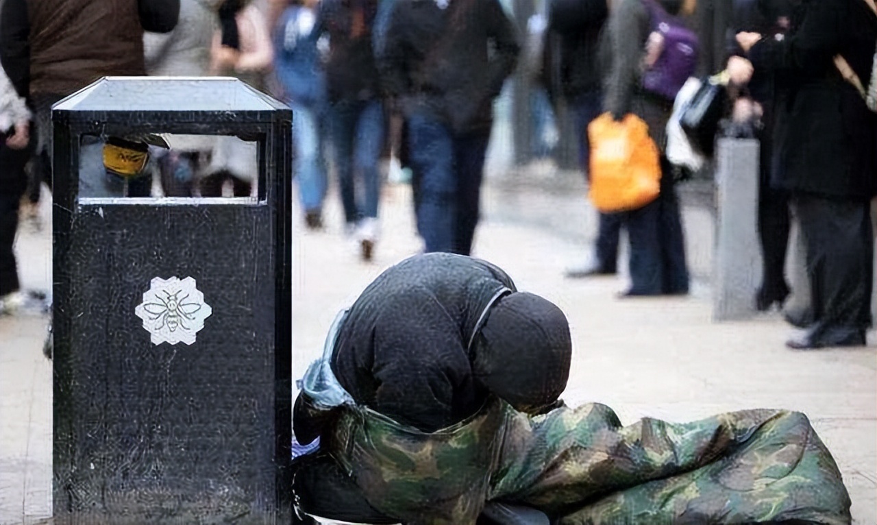 移英“黄丝”又遭暴击，英国放话嫌弃“低技术”移民，网友：BNO签证是个“阴毒”计划，五年后又被赶回香港