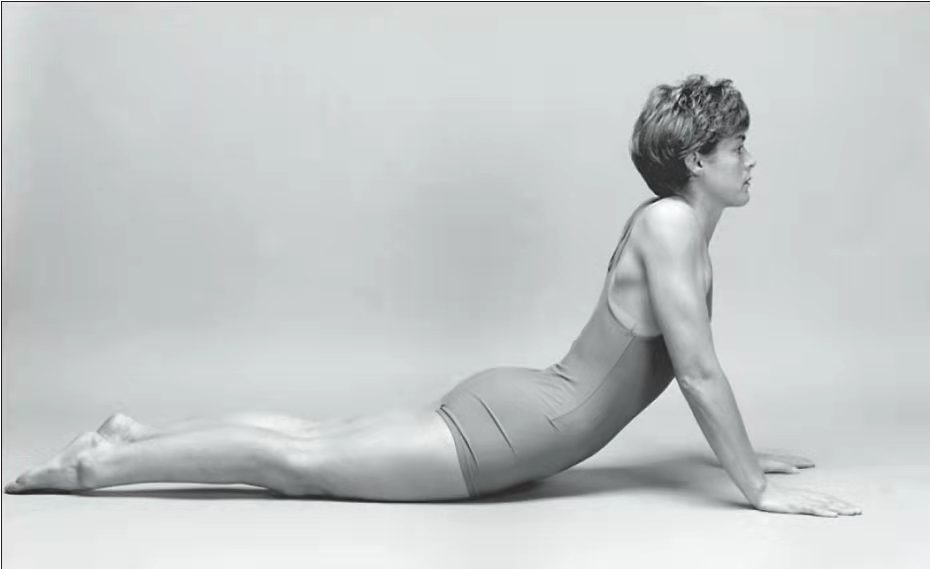 瑜伽拉伸对腰椎间盘突出有效吗,瑜伽拉筋治腰椎间盘突出