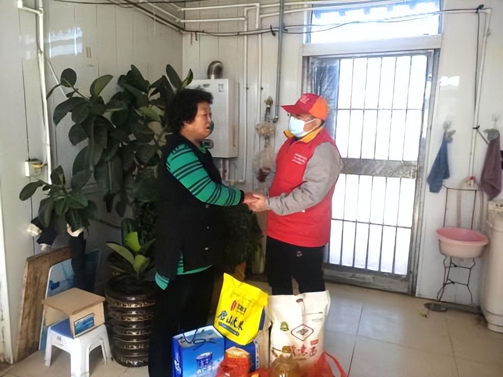 供电公司开展重阳节慰问,供电所慰问孤寡老人温情传递爱心