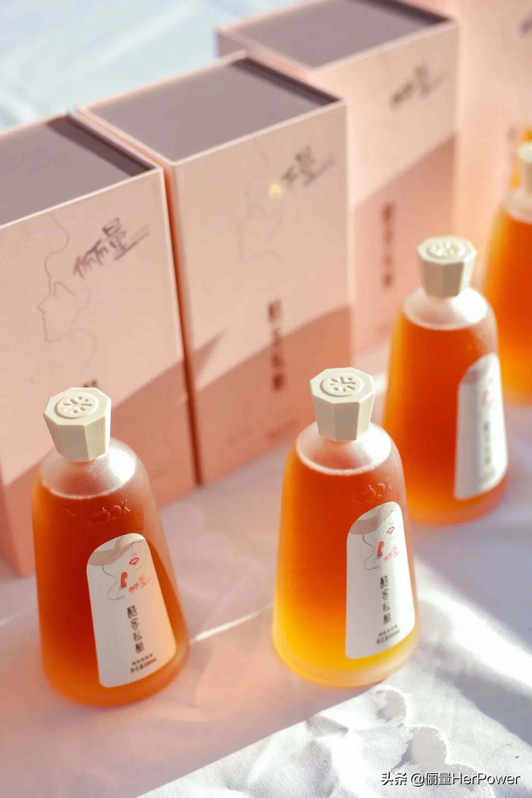 致敬美好,为“她力量”干杯|俪量×酷客联名款黄酒限量发布