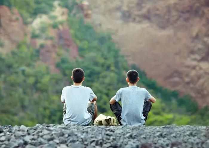 活着和许三观卖血记解读,活着许三观卖血记时代背景