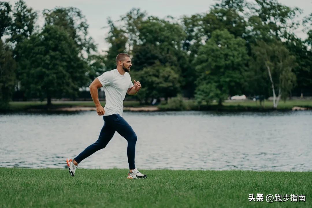 初跑者跑步注意事项,提高跑步能力的10个基本动作练习