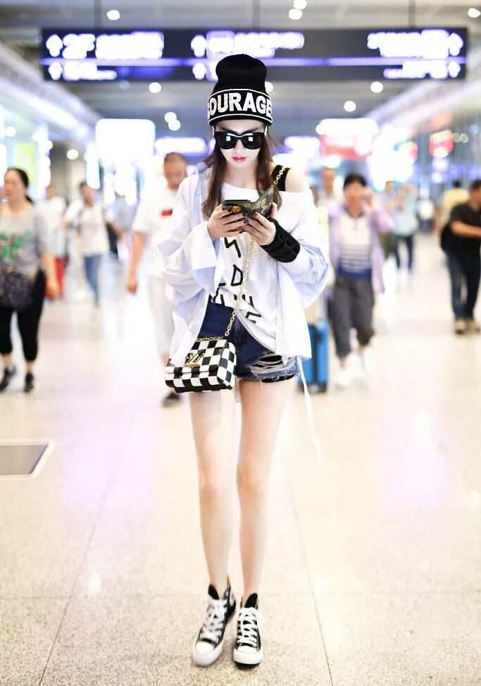 戚薇休闲鞋穿搭,戚薇穿什么样的鞋子好看