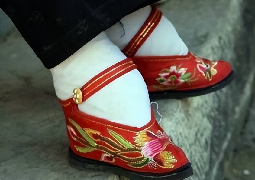 唐代法律中家庭直系亲属身份关系刍议