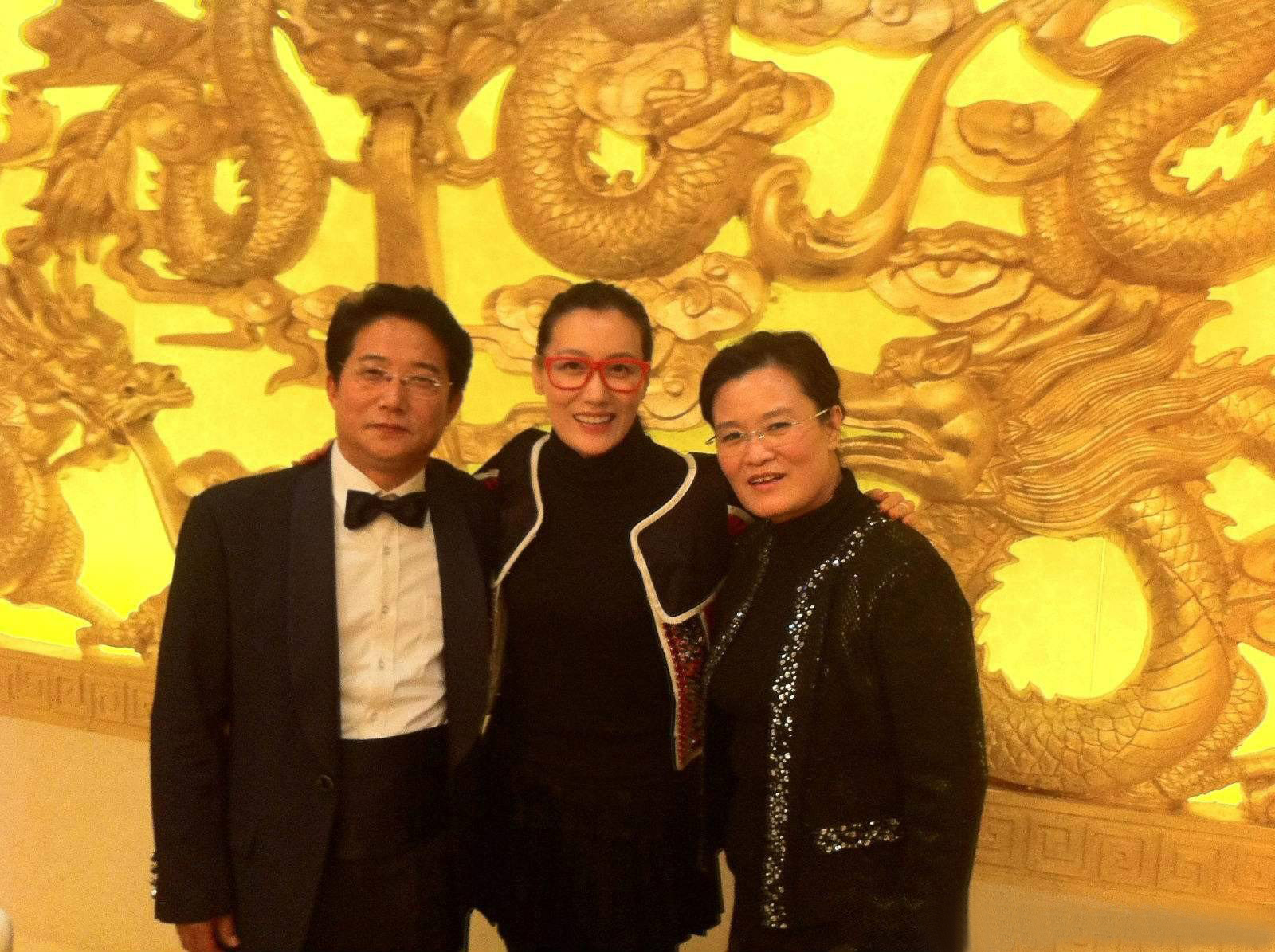 “大魔王”谭晶：当年高考她哭了3天，嫁给大9岁的院士幸福吗？