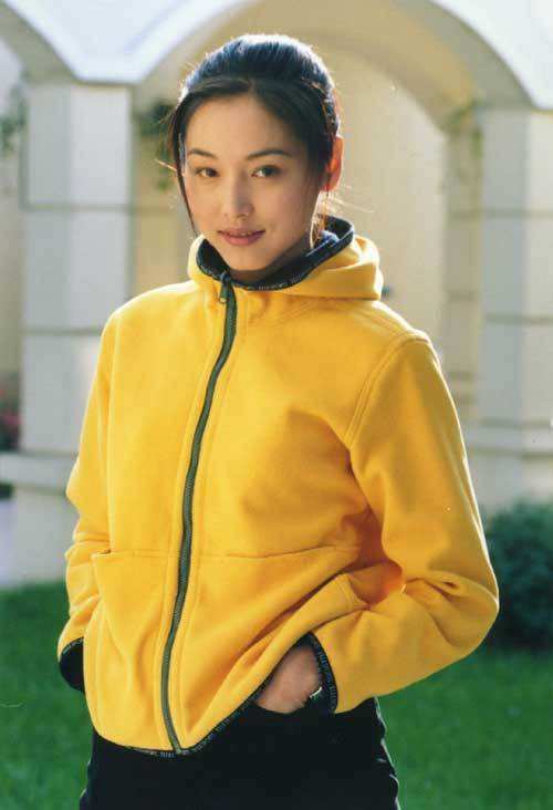 张延：TVB训练班出身，因《粉红女郎》名声大噪，如今安心演长辈