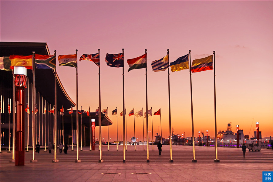 青岛作为中国宜居的旅游城市,青岛黄岛区维多利亚湾的周边环境