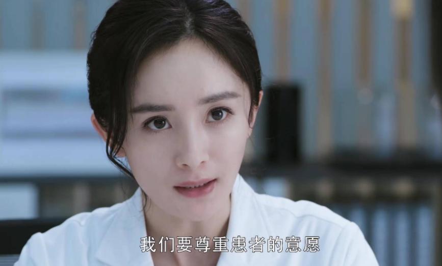 于正夸赵丽颖人品好长得好演技好,于正评价赵丽颖演技碾压