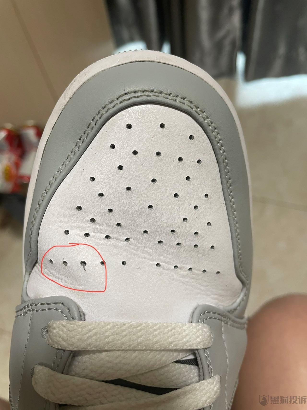 得物上买aj运动鞋穿三四次就开裂?