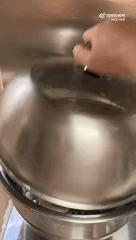 轻松一刻：这样的破电脑，收废品的竟然出价500块钱收，真是疯了