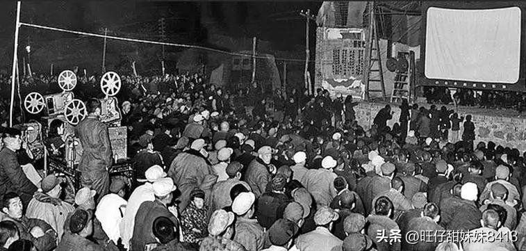 70年代老照片历历在目,七十年代的露天电影是什么样子